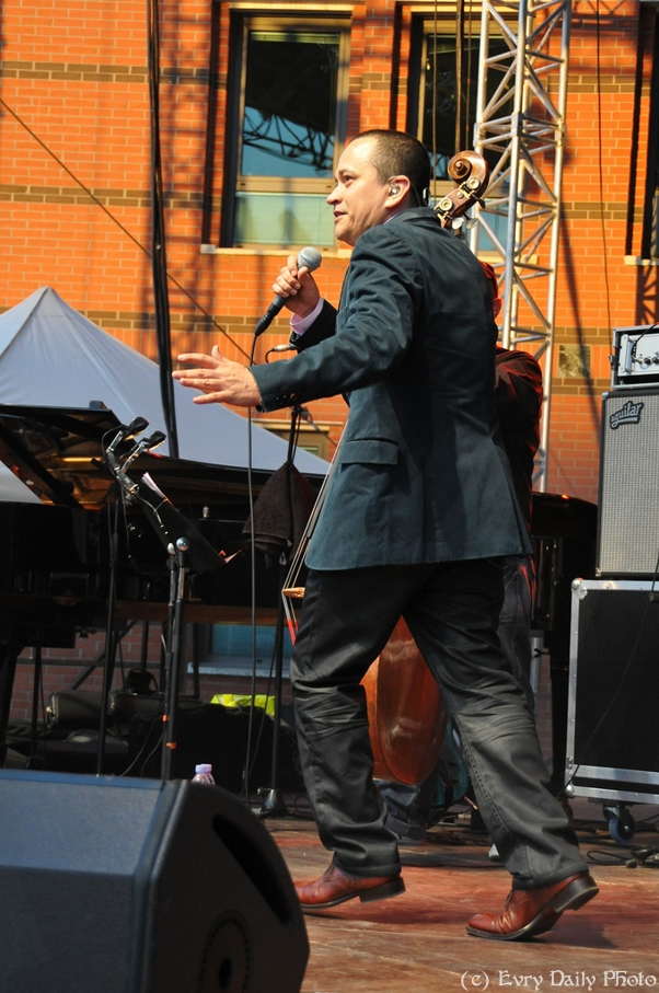 Evry Daily Photo - Fete de la Musique Evry 2010 - Yuri Buenaventura - large - 4734784069.jpg
